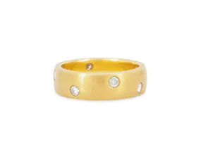 Diamond Band in 18K Gold