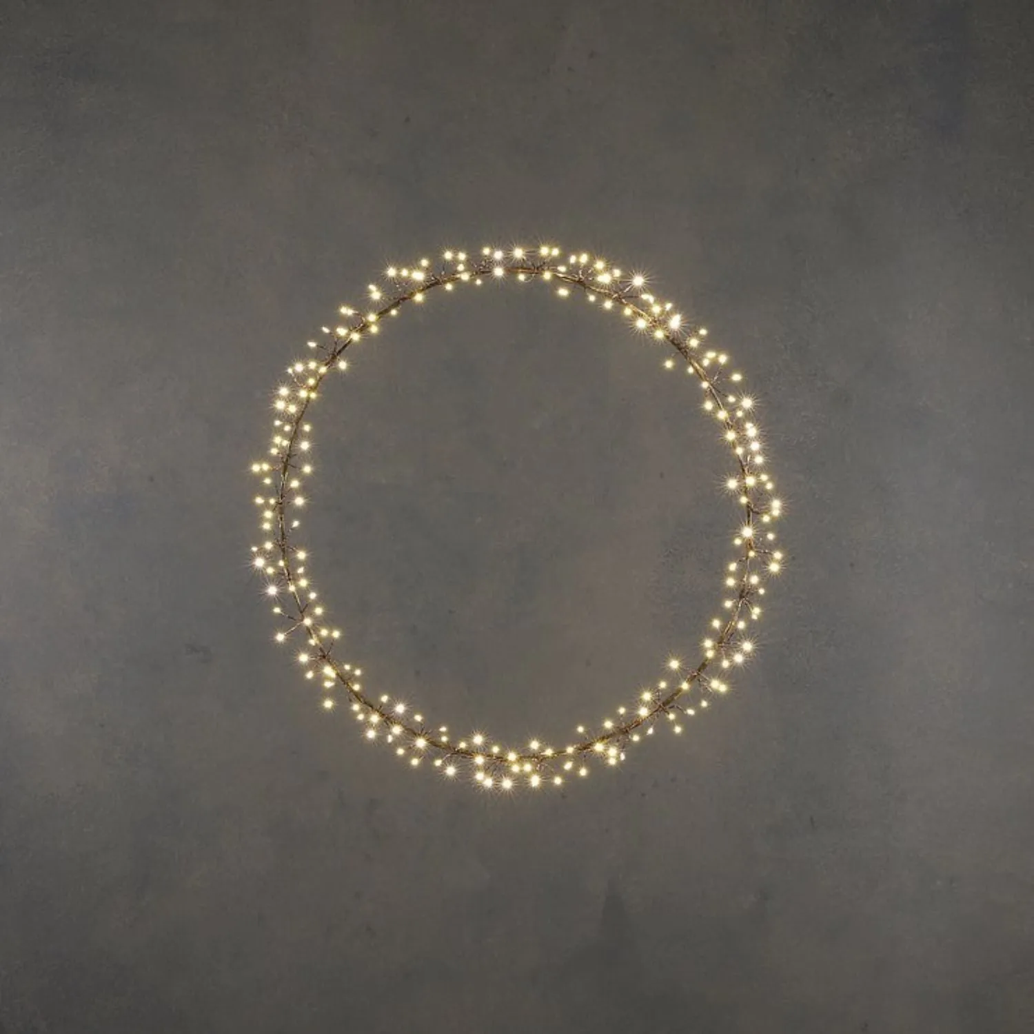 Lumineo 40cm Warm White Wreath - 150 LEDs